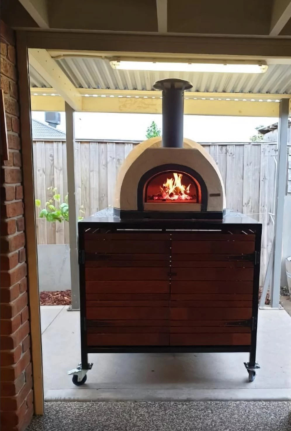 Outdoor Wood Fired Pizza Oven with Black Flue M29107
