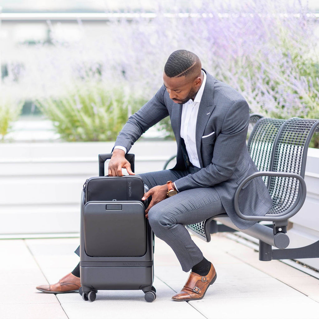 Carry-On Pro Spinning Suitcase O693471