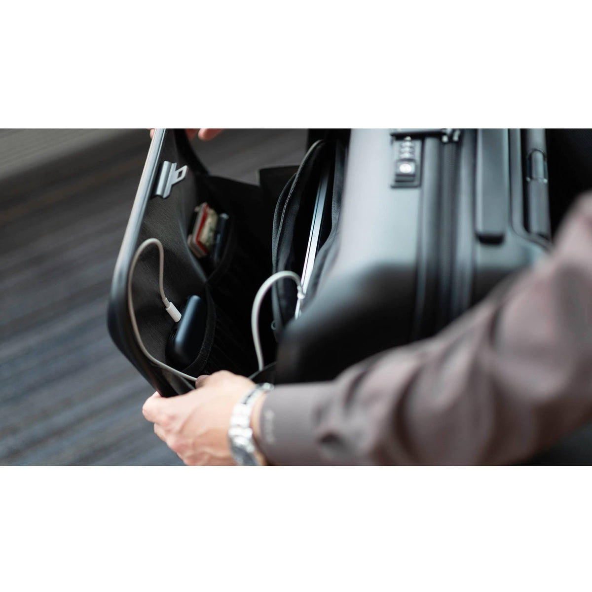 Carry-On Pro Spinning Suitcase O693471
