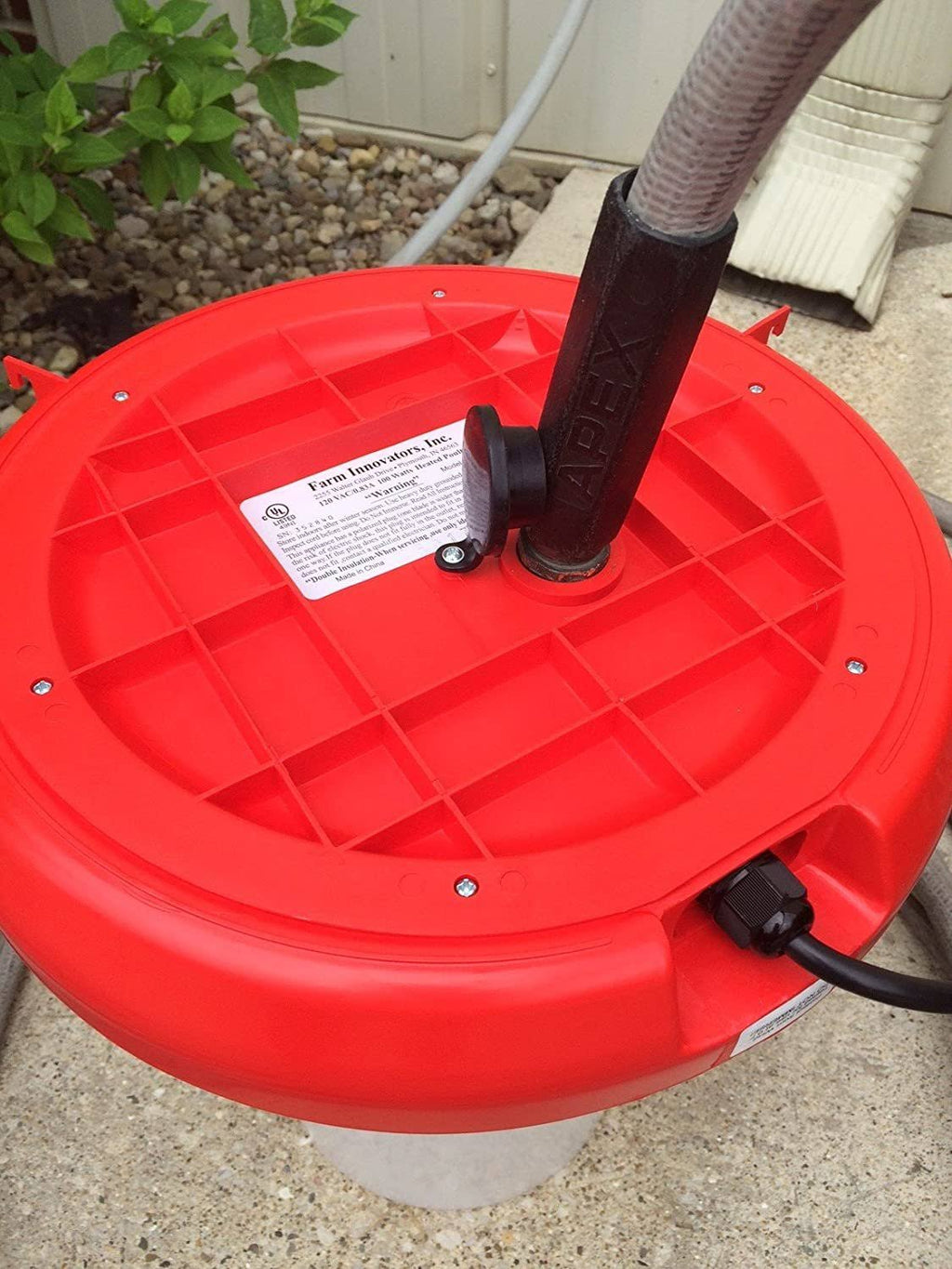 3 Gallon 100-Watt Heated Plastic Poultry Fountain V8382