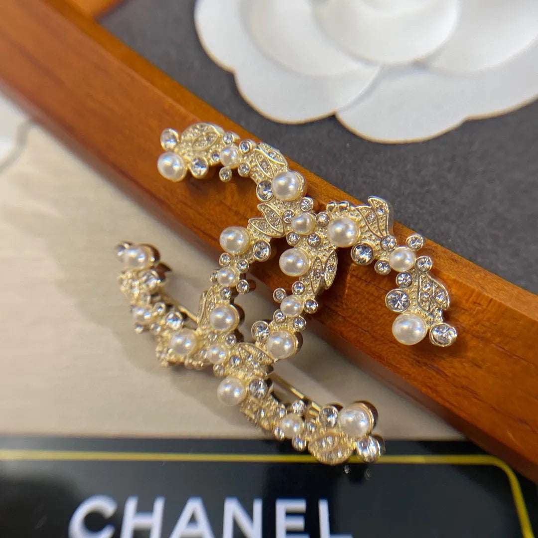 Brooch V440
